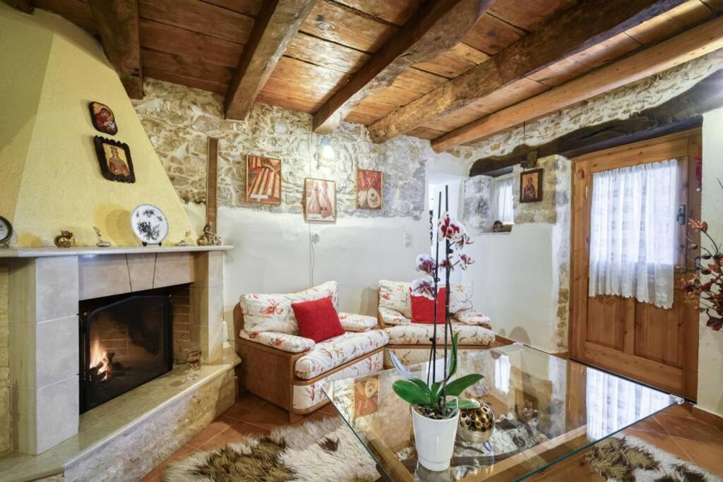 Traditional Cretan Stone House In The Center Of Crete Litos 외부 사진